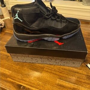 Jordan Retro 11 Black and Gray